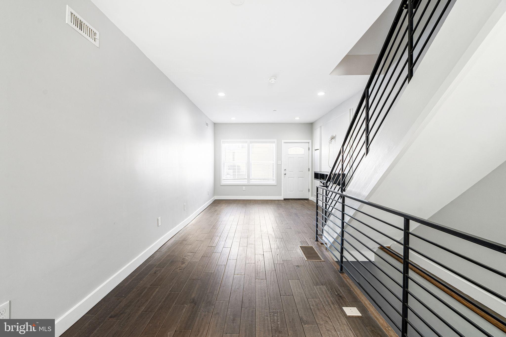 2122 Sears Street Philadelphia, PA 19146 - Photo 4 of 31