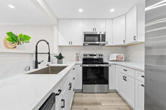 $849,000 | 8870 Villa La Jolla Drive, Unit 210, La Jolla, CA 92037