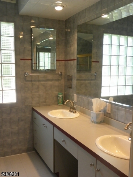 19 Crescent Road Wayne, NJ 07470 - Photo 1 of 16