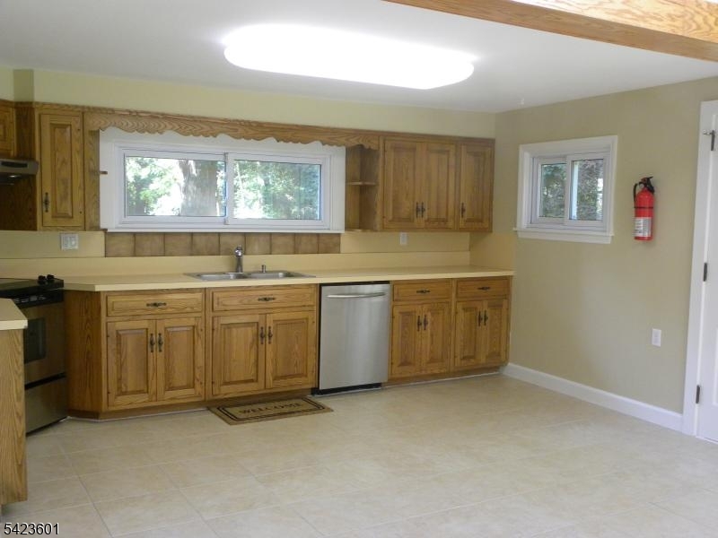 19 Crescent Road Wayne, NJ 07470 - Photo 4 of 16