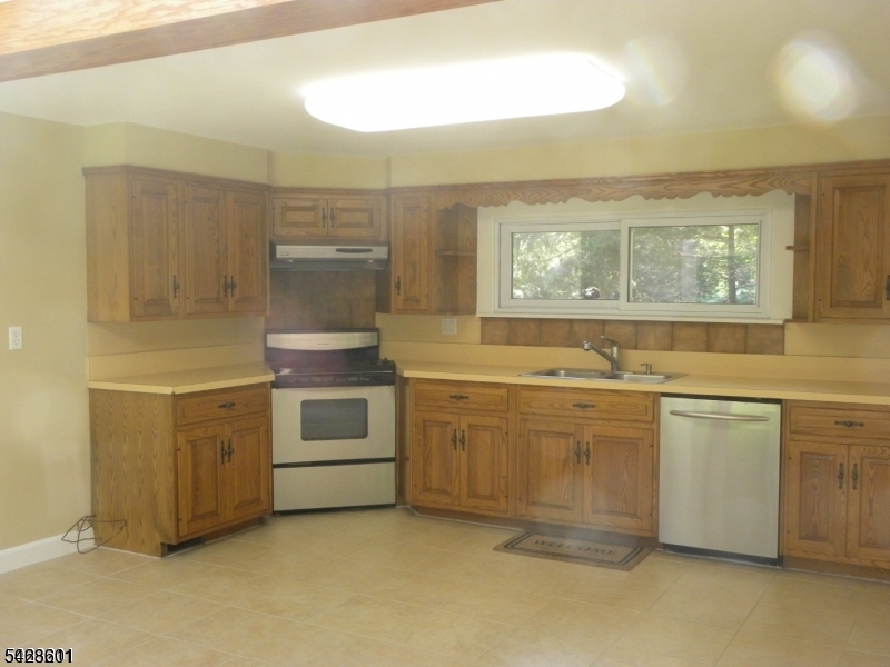 19 Crescent Road Wayne, NJ 07470 - Photo 7 of 16