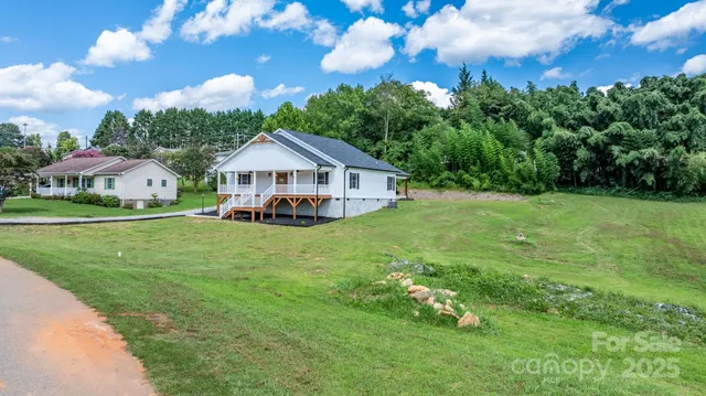 a view of house with garden