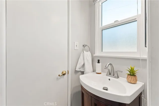 $1,249,000 | 2324 Harold Circle, Burbank, CA 91504