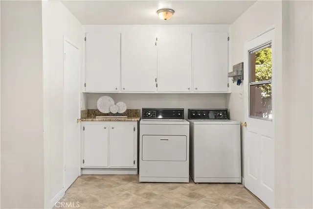 $1,249,000 | 2324 Harold Circle, Burbank, CA 91504