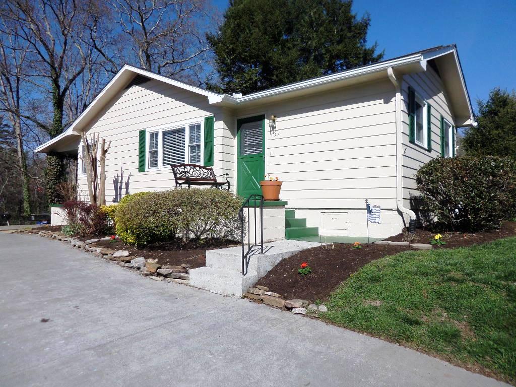 137 Georgia Avenue Oak Ridge, TN 37830 - Photo 2 of 30 Sideview