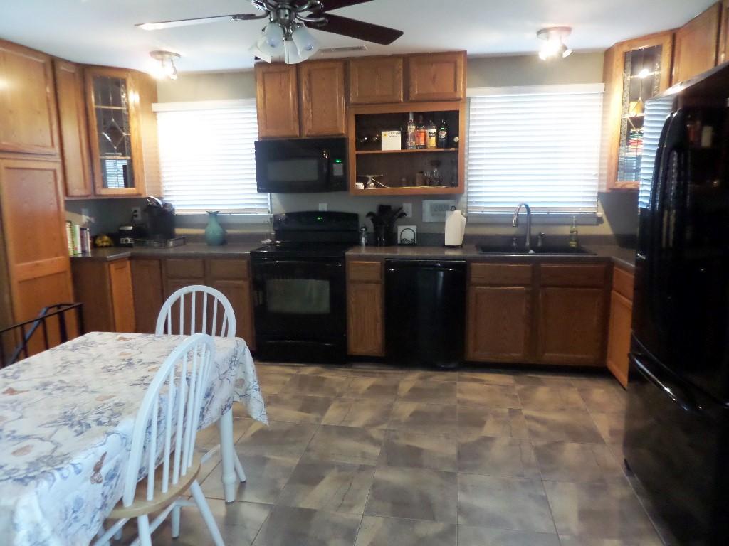 137 Georgia Avenue Oak Ridge, TN 37830 - Photo 3 of 30 Kitchen