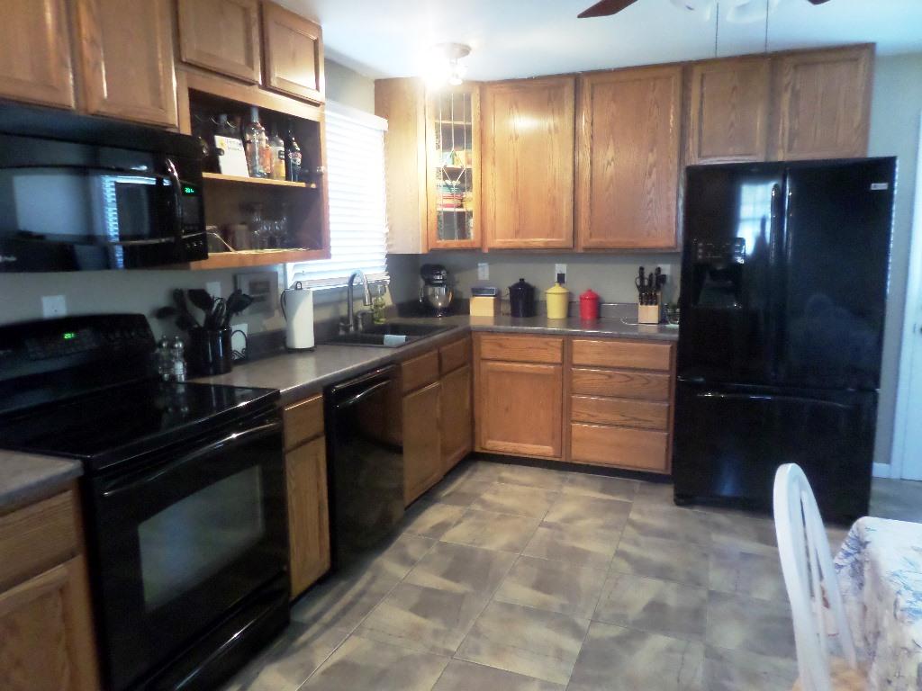 137 Georgia Avenue Oak Ridge, TN 37830 - Photo 4 of 30 Kitchen