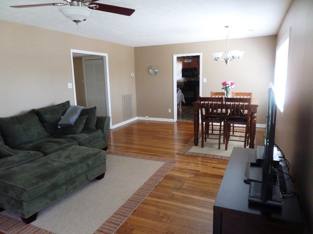 137 Georgia Avenue Oak Ridge, TN 37830 - Photo 8 of 30 Living Room