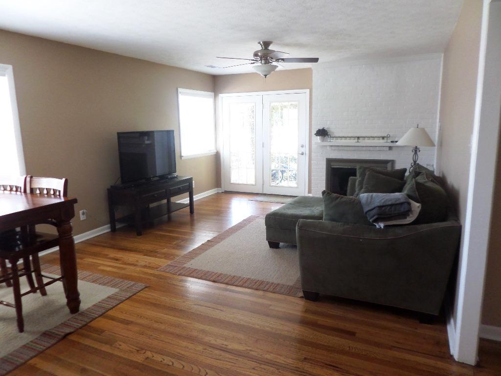 137 Georgia Avenue Oak Ridge, TN 37830 - Photo 9 of 30 Living Room