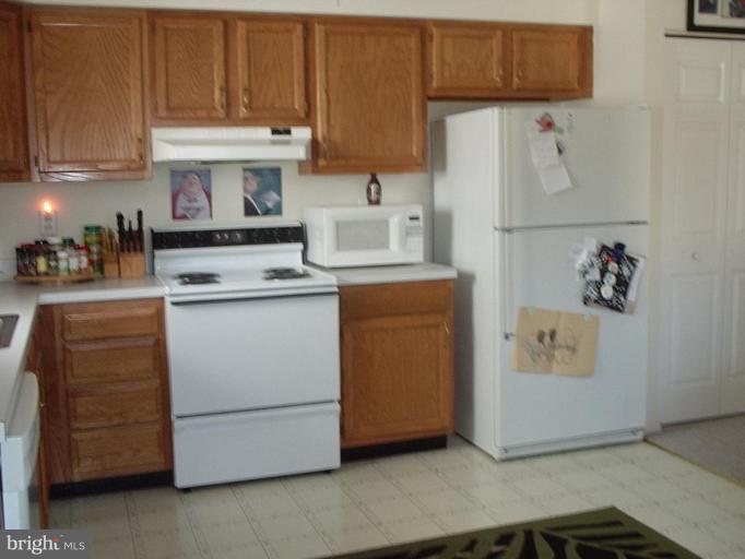 7791 West Shore Road Pasadena, MD 21122 - Photo 11 of 18 Kitchen