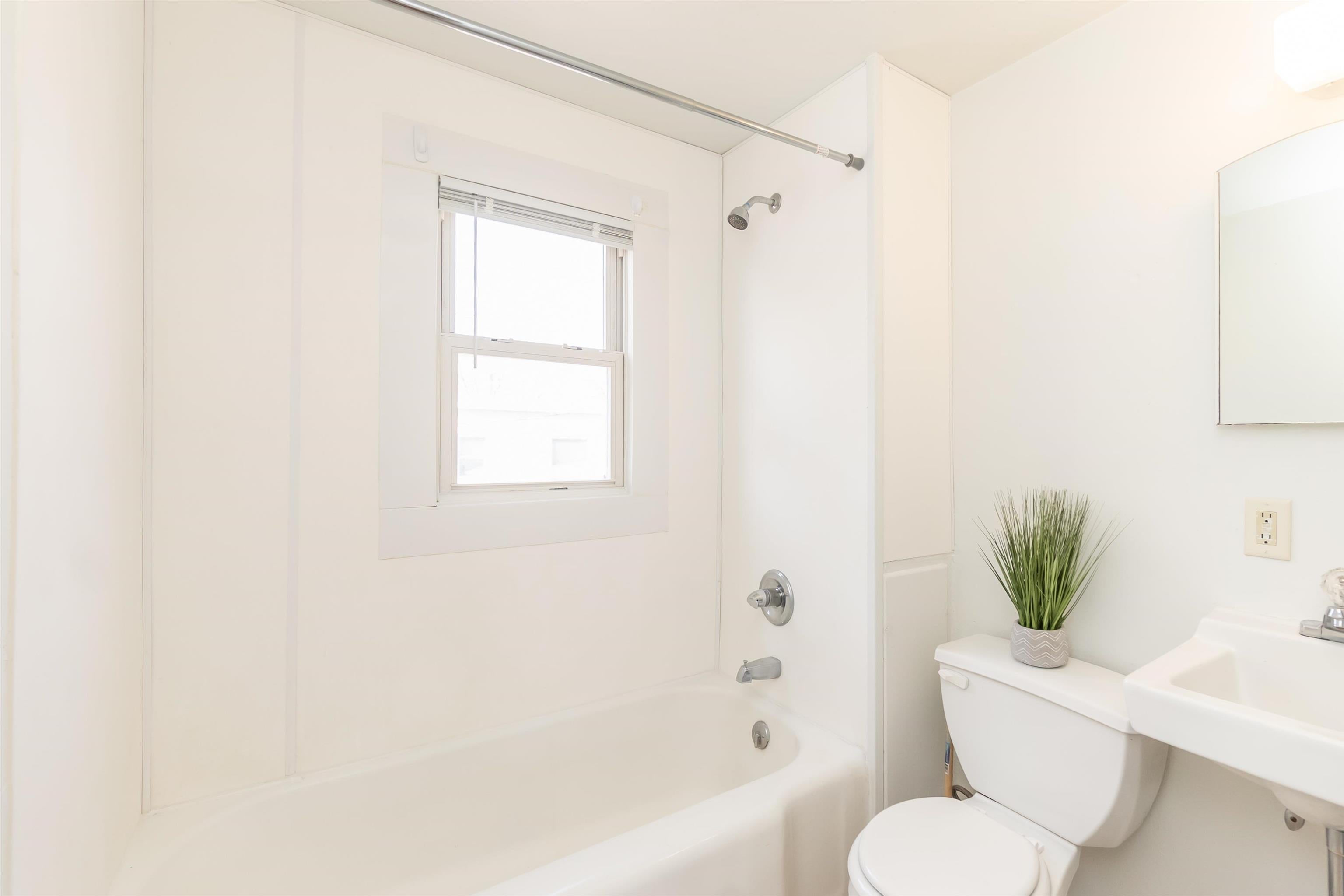 211 Madison Street Waterloo, IA 50703 - Photo 11 of 20 Gallery Image 11