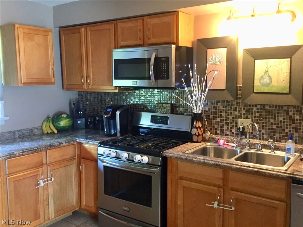 5955 Wynnbrook Road Southwest Canton, OH 44706 - Photo 17 of 26 Kitchen view