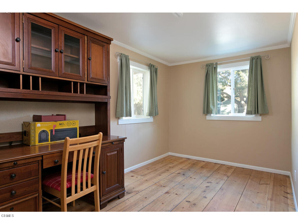 564 Burnham Road Oak View, CA 93022 - Photo 14 of 37 a view of an entryway with wooden floor