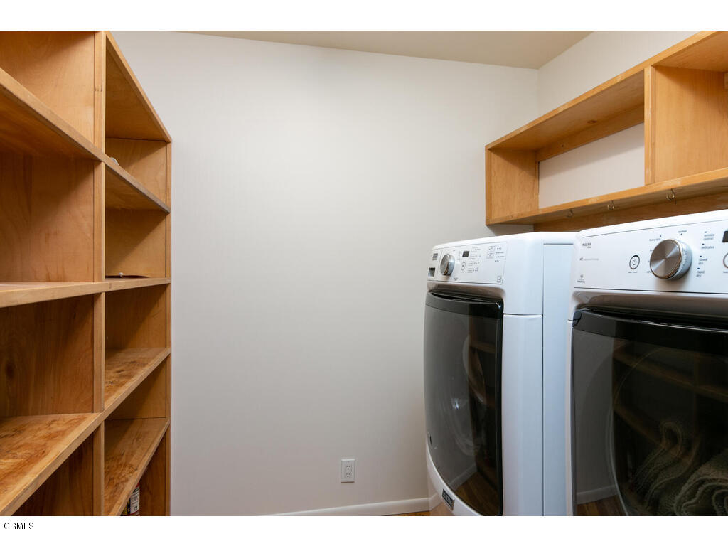 564 Burnham Road Oak View, CA 93022 - Photo 17 of 37 a utility room with dryer and washer
