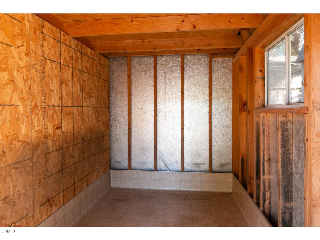 564 Burnham Road Oak View, CA 93022 - Photo 29 of 37 a view of wooden floor and a window