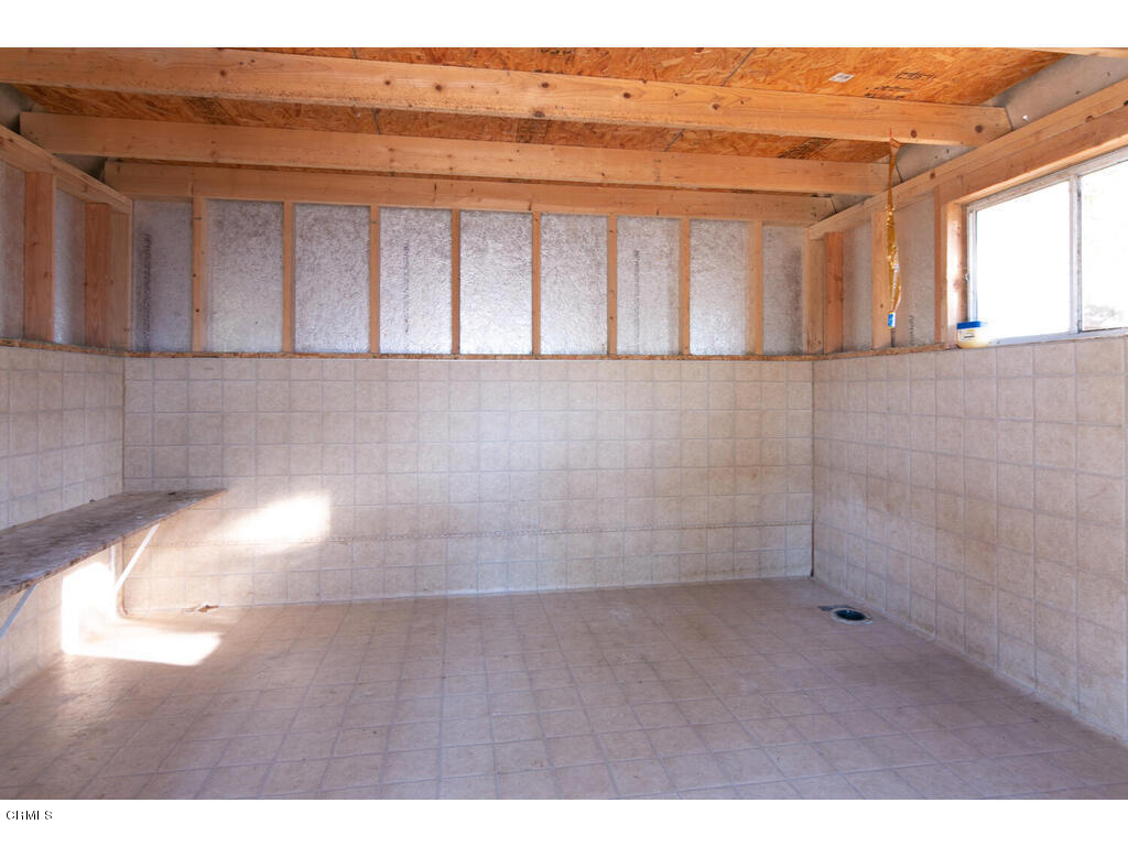 564 Burnham Road Oak View, CA 93022 - Photo 30 of 37 a view of an empty room