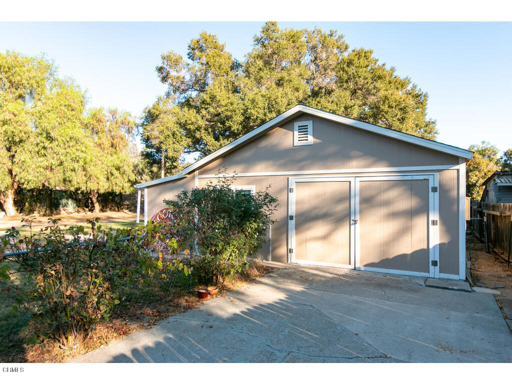 564 Burnham Road Oak View, CA 93022 - Photo 31 of 37 a backyard of a house with lots of green space