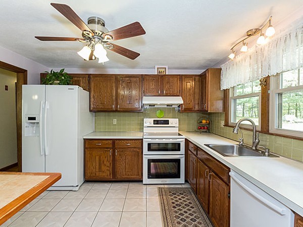 31 Blueberry Hill Road Woburn, MA 01801 - Photo 4 of 20 Gallery Image 4