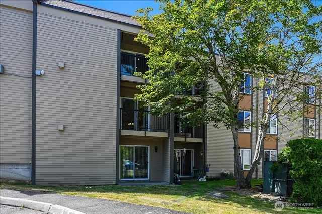 $399,950 | 14600 Northeast 32nd Street, Unit I16, Bellevue, WA 98007