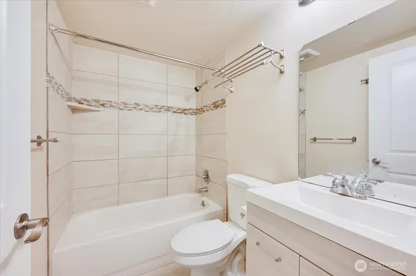 $399,950 | 14600 Northeast 32nd Street, Unit I16, Bellevue, WA 98007