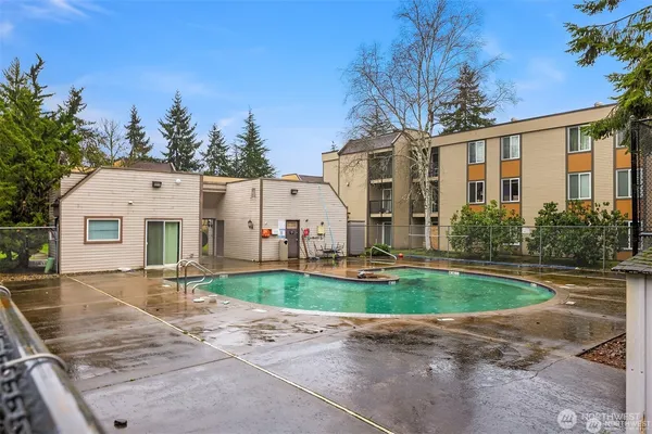 $399,950 | 14600 Northeast 32nd Street, Unit I16, Bellevue, WA 98007