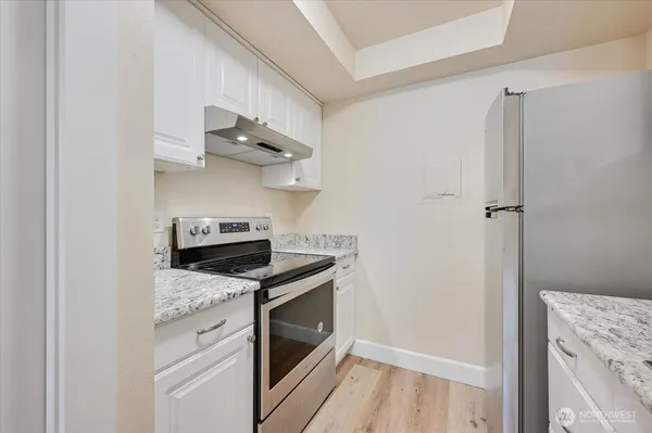 $399,950 | 14600 Northeast 32nd Street, Unit I16, Bellevue, WA 98007