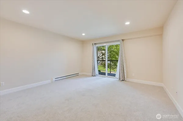 $399,950 | 14600 Northeast 32nd Street, Unit I16, Bellevue, WA 98007