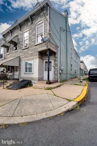a house view with a backyard space