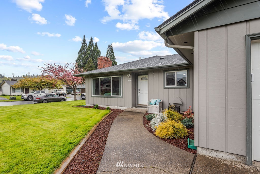 4634 Merlin Street Longview, WA 98632 - Photo 2 of 26 Gallery Image 2