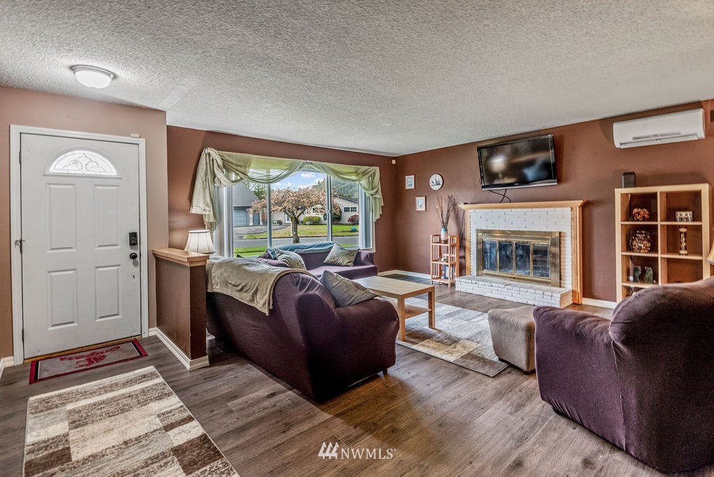 4634 Merlin Street Longview, WA 98632 - Photo 4 of 26 Gallery Image 4