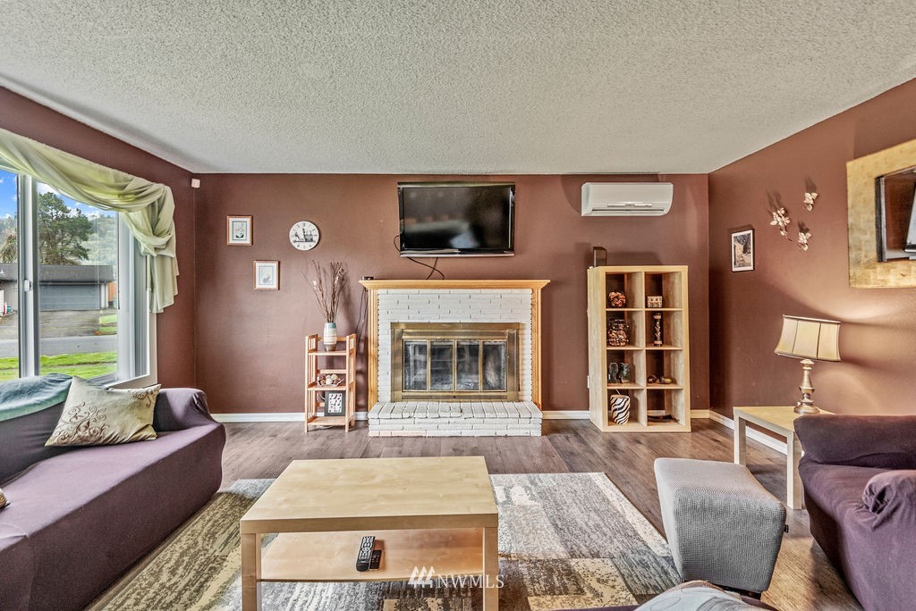 4634 Merlin Street Longview, WA 98632 - Photo 5 of 26 Gallery Image 5