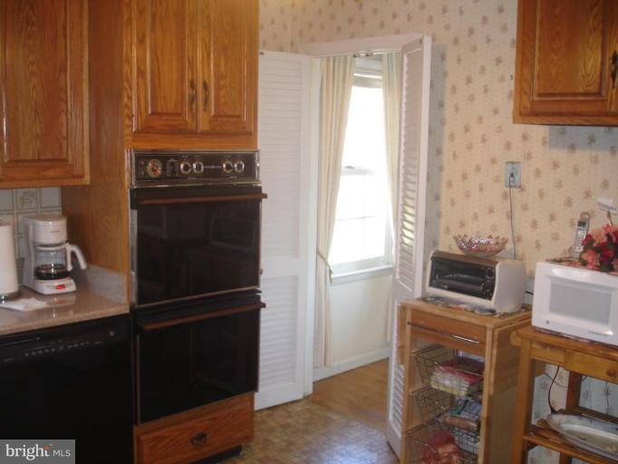 4805 Rollingtop Road Ellicott City, MD 21043 - Photo 20 of 30 Kitchen