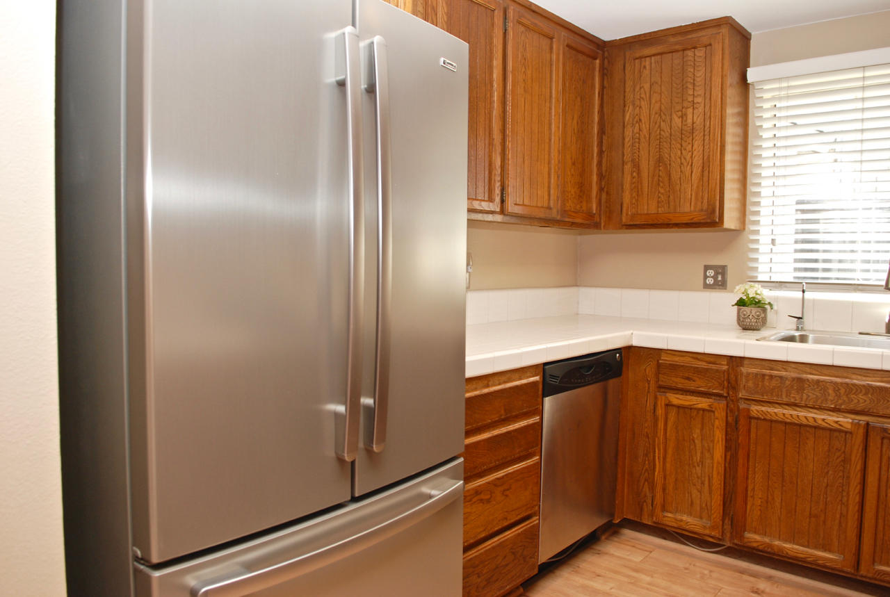 6004 Berkeley Road Goleta, CA 93117 - Photo 7 of 20 Kitchen Refrig