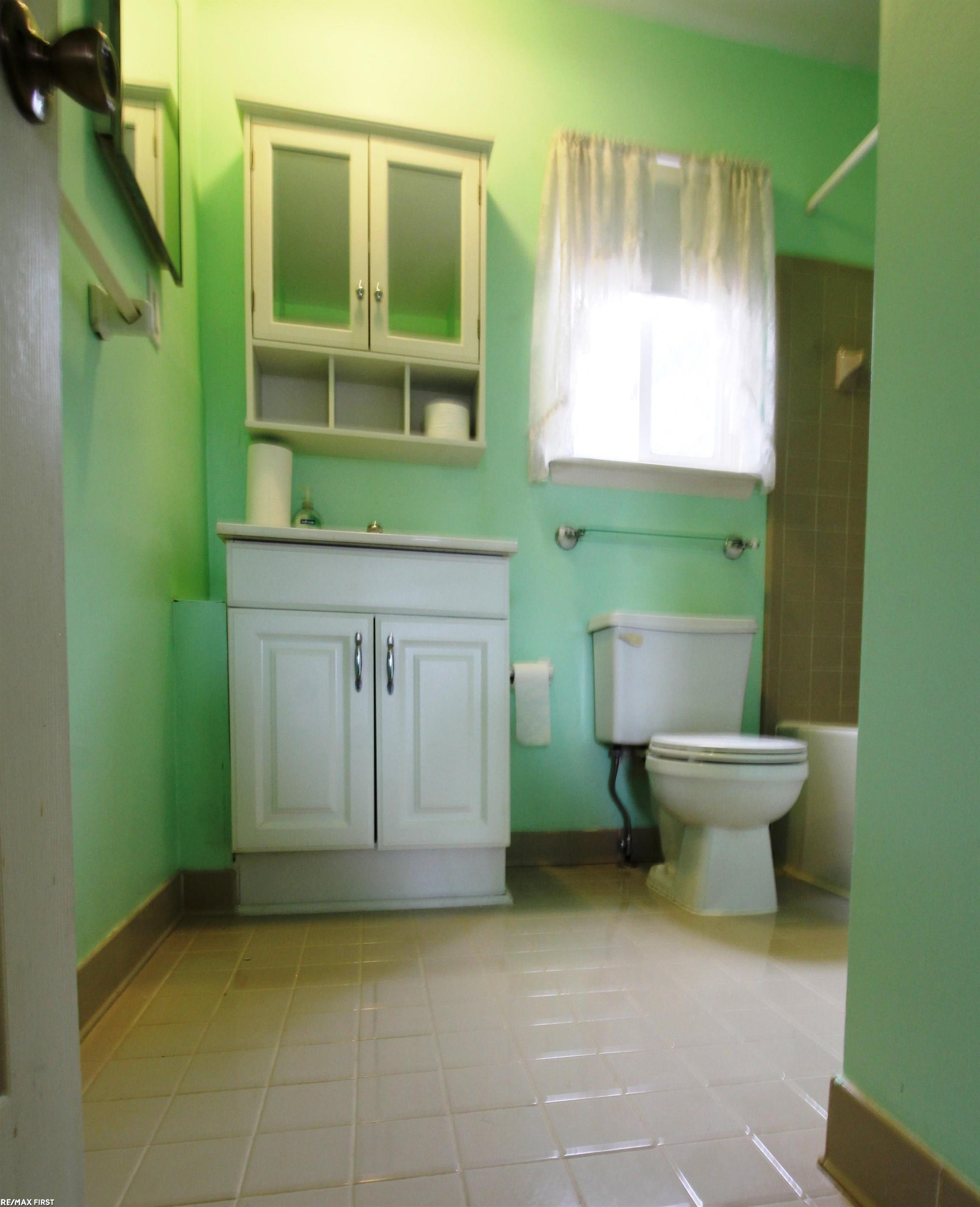 20385 15 Mile Road Clinton Township, MI 48035 - Photo 7 of 14 50106271-6.JPG