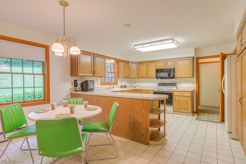 10765 Sherman Road Chardon, OH 44024 - Photo 22 of 25 IN LAW SUITE KITCHEN - DINETTE
