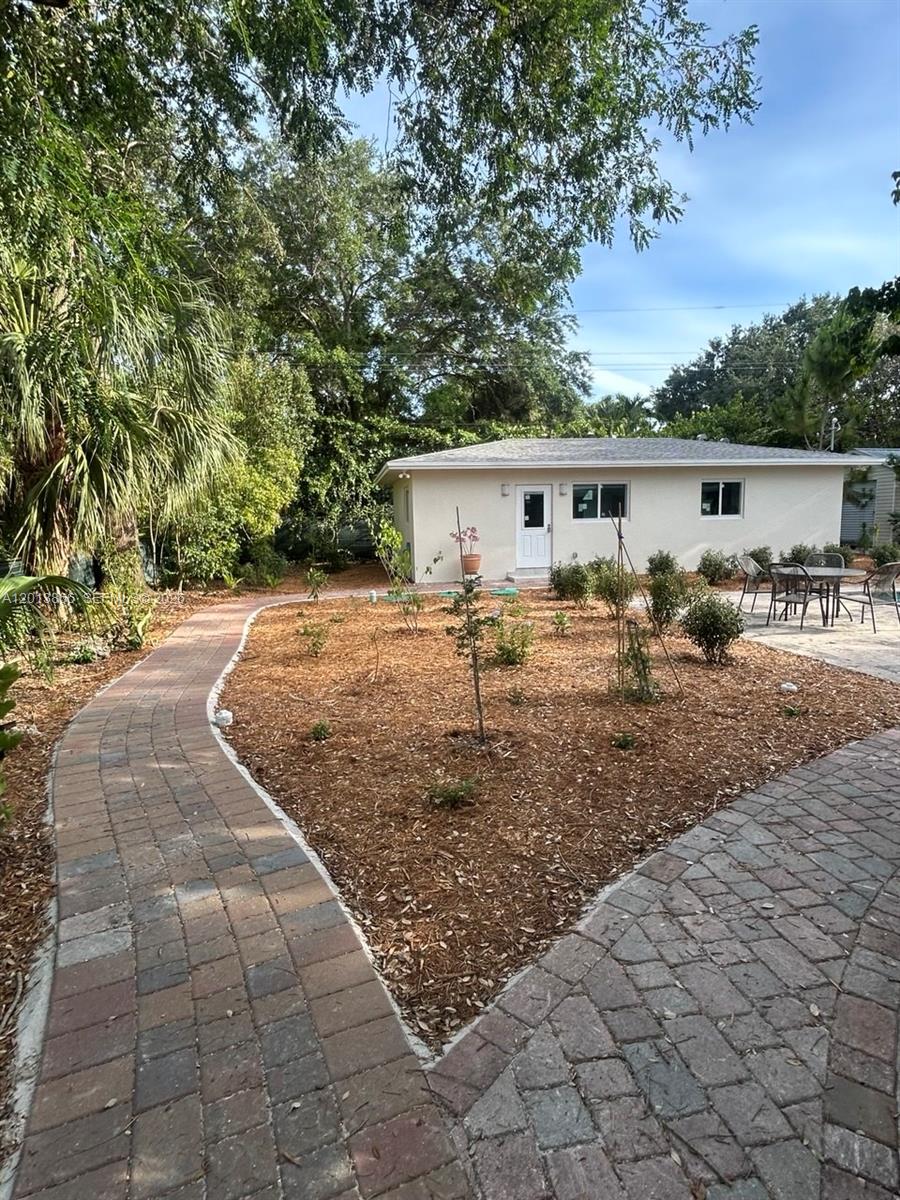 8440 Southwest 107th Street, Unit GH Miami, FL 33156 - Photo 20 of 22 a view of a backyard with a sitting area