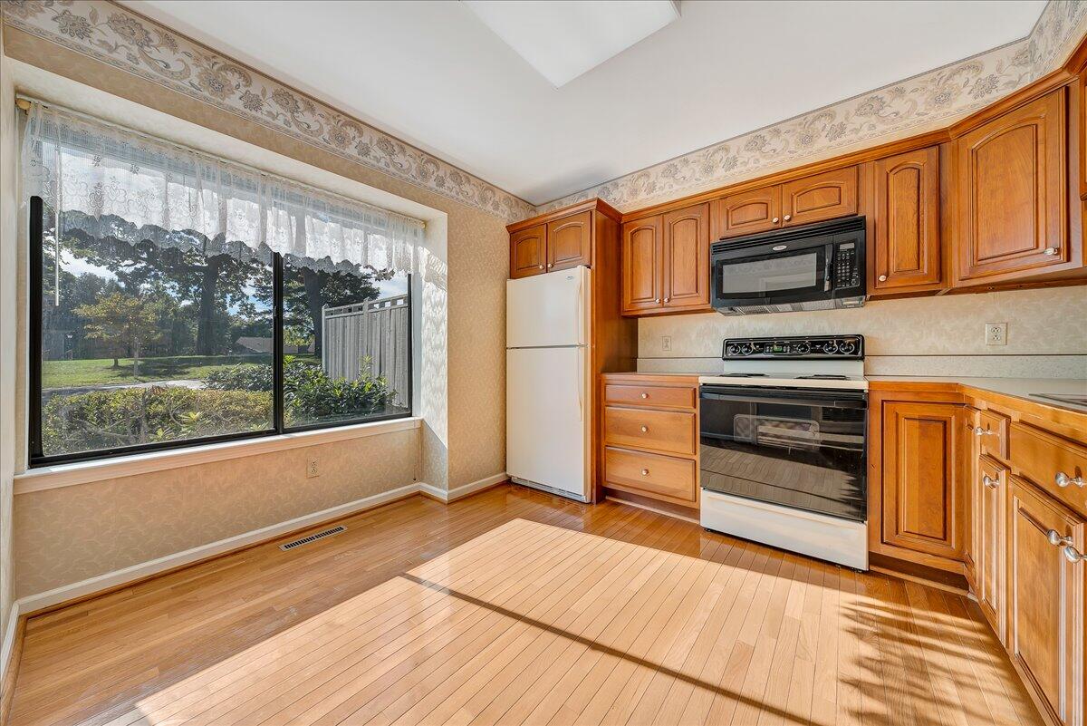 2405 South Clearing Road Salem, VA 24153 - Photo 11 of 38 Kitchen