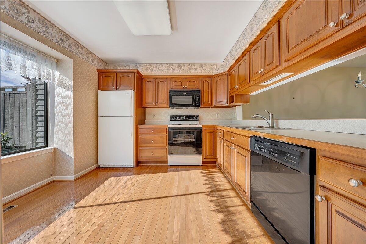 2405 South Clearing Road Salem, VA 24153 - Photo 12 of 38 Kitchen