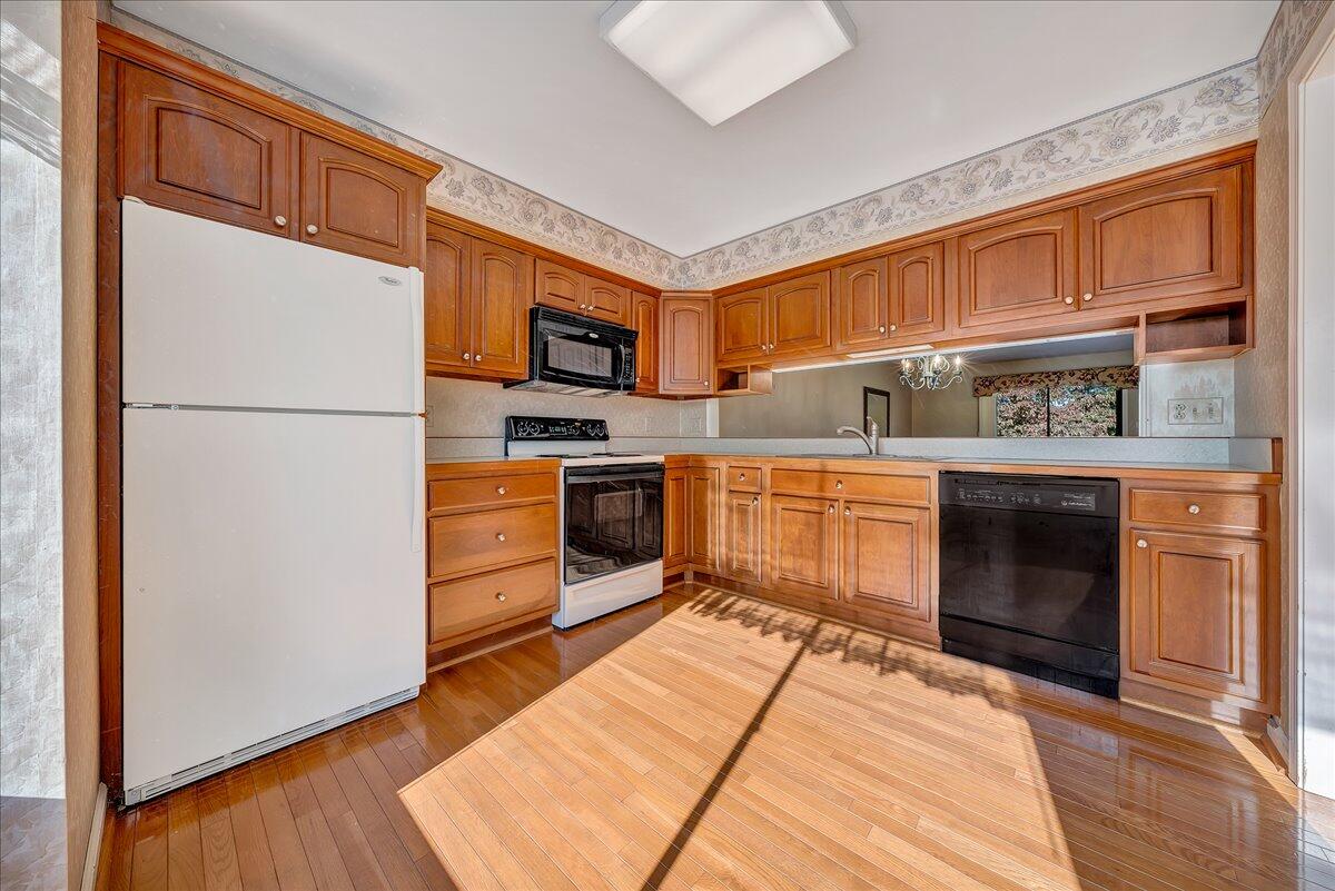 2405 South Clearing Road Salem, VA 24153 - Photo 13 of 38 Kitchen