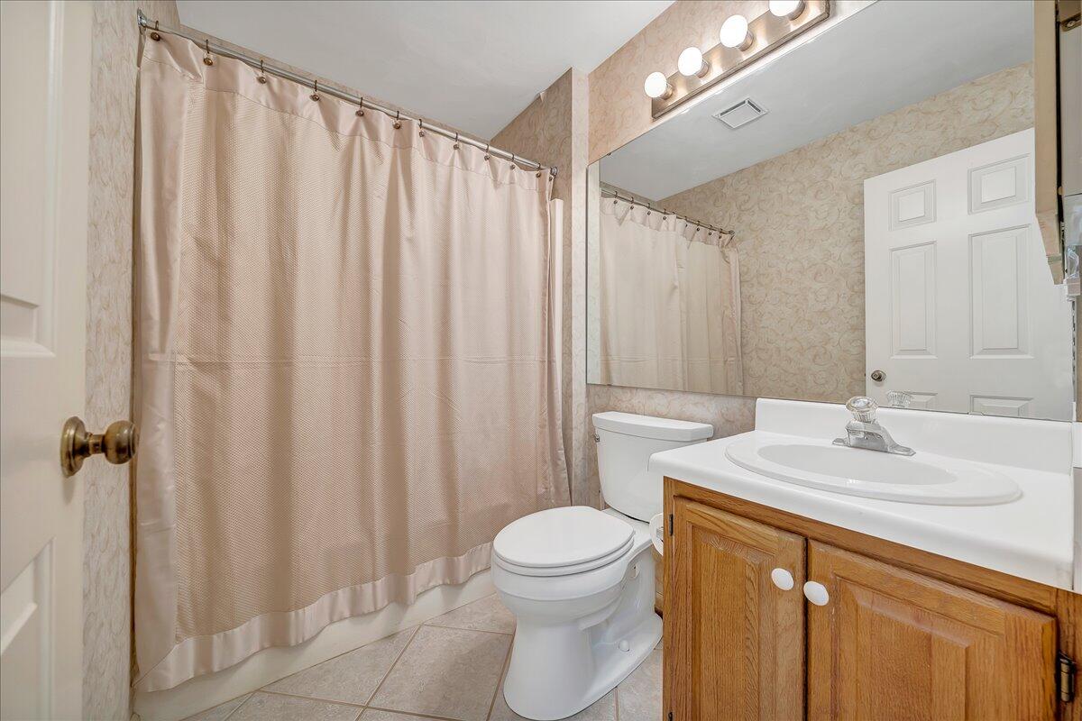 2405 South Clearing Road Salem, VA 24153 - Photo 22 of 38 Bathroom 2