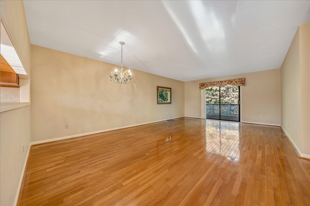 2405 South Clearing Road Salem, VA 24153 - Photo 8 of 38 Living room