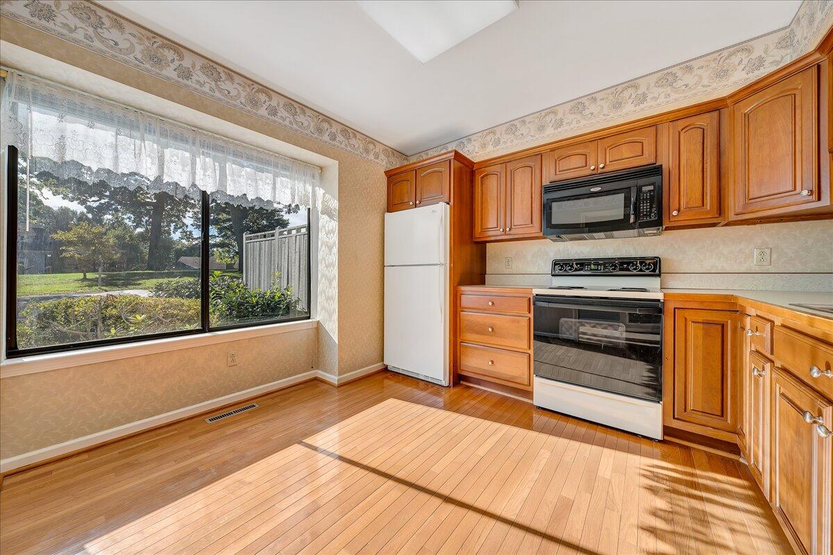 2405 South Clearing Road Salem, VA 24153 - Photo 10 of 38 Kitchen