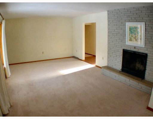 29 Barbara Road Latrobe, PA 15650 - Photo 3 of 12 Living Room.