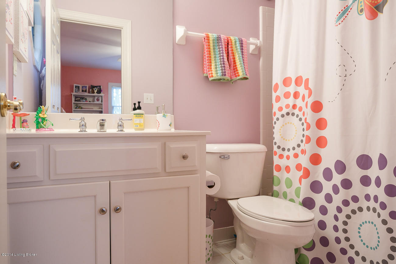7705 Wolfpen Ridge Drive Prospect, KY 40059 - Photo 19 of 38 1 of 2 Full Bathrooms on 2nd Floor