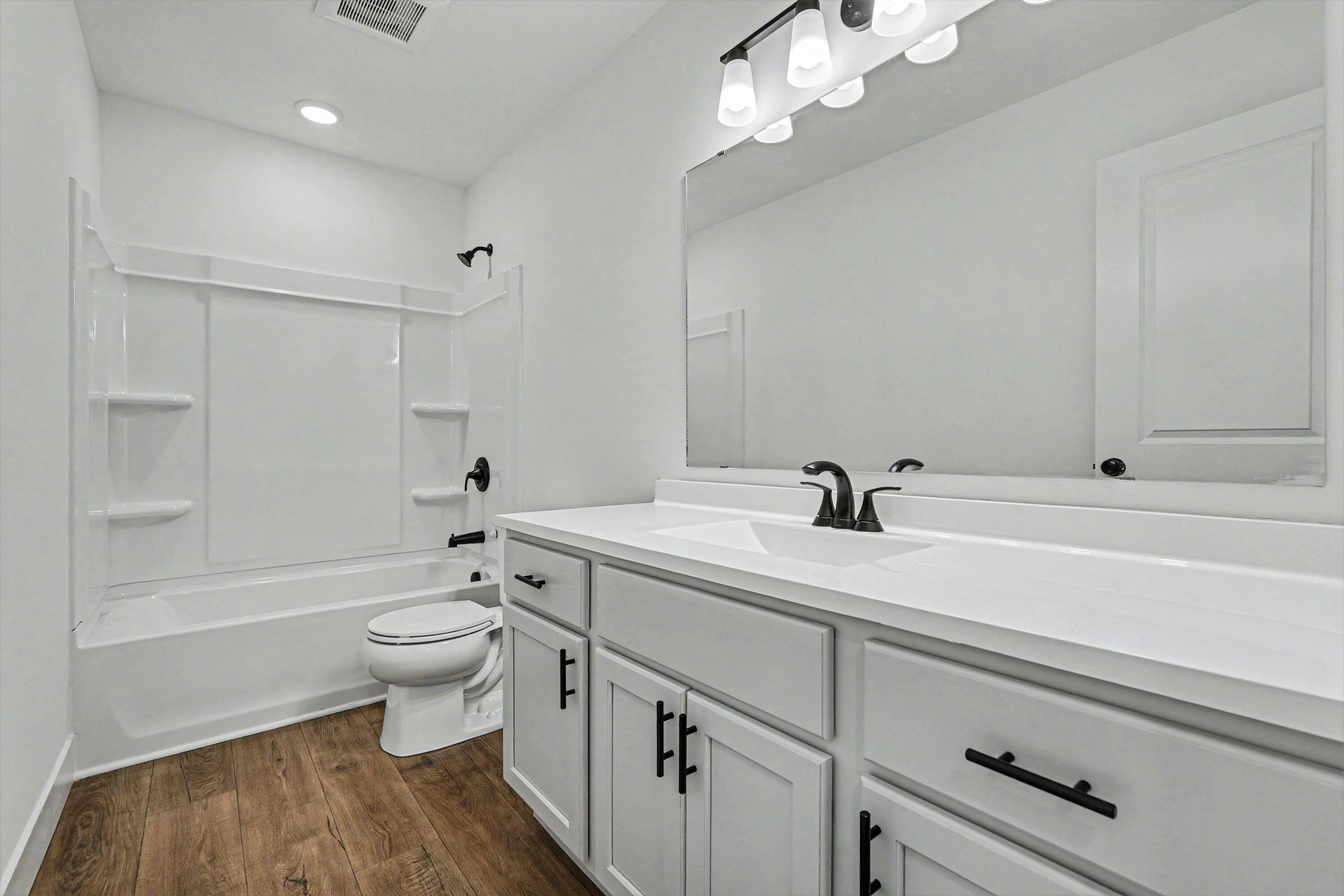 3233 Railtown Road Caledonia, MI 49316 - Photo 19 of 37 17 SNV016-E2390 9.0 Bath