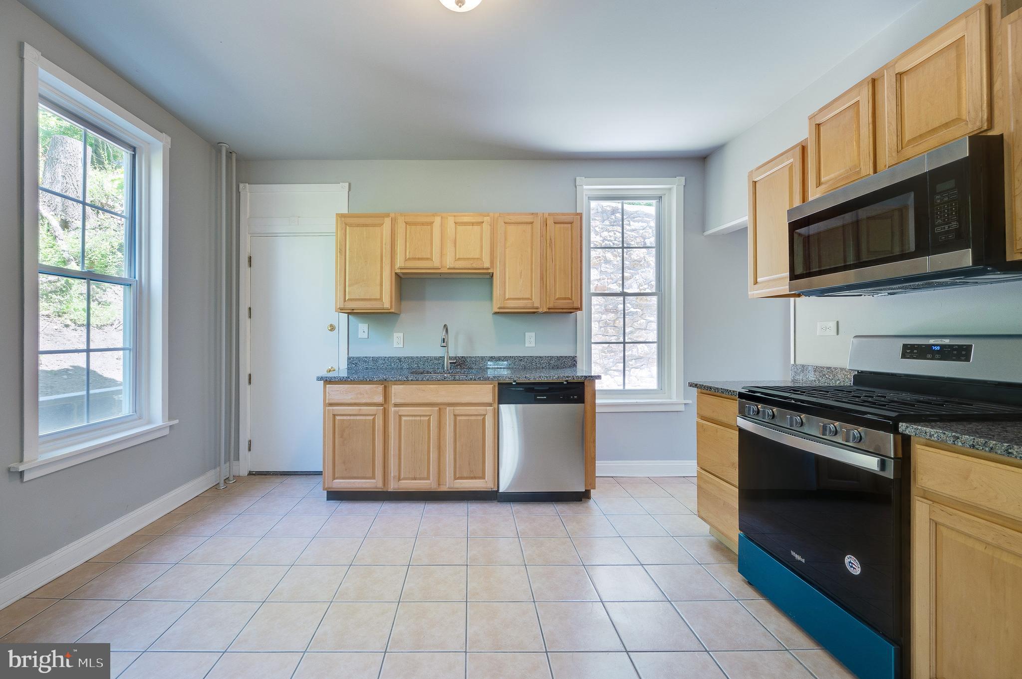 300 Crystal Rock Road Reading, PA 19605 - Photo 2 of 36
