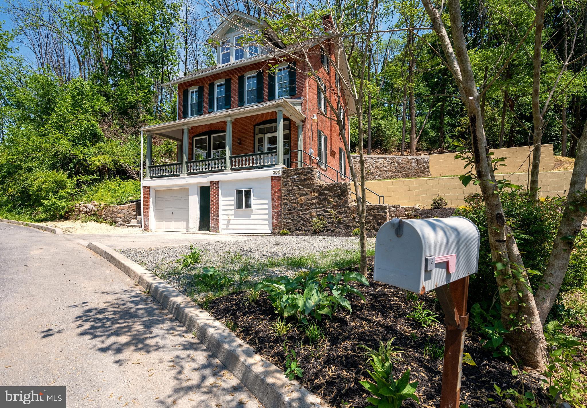 300 Crystal Rock Road Reading, PA 19605 - Photo 4 of 36