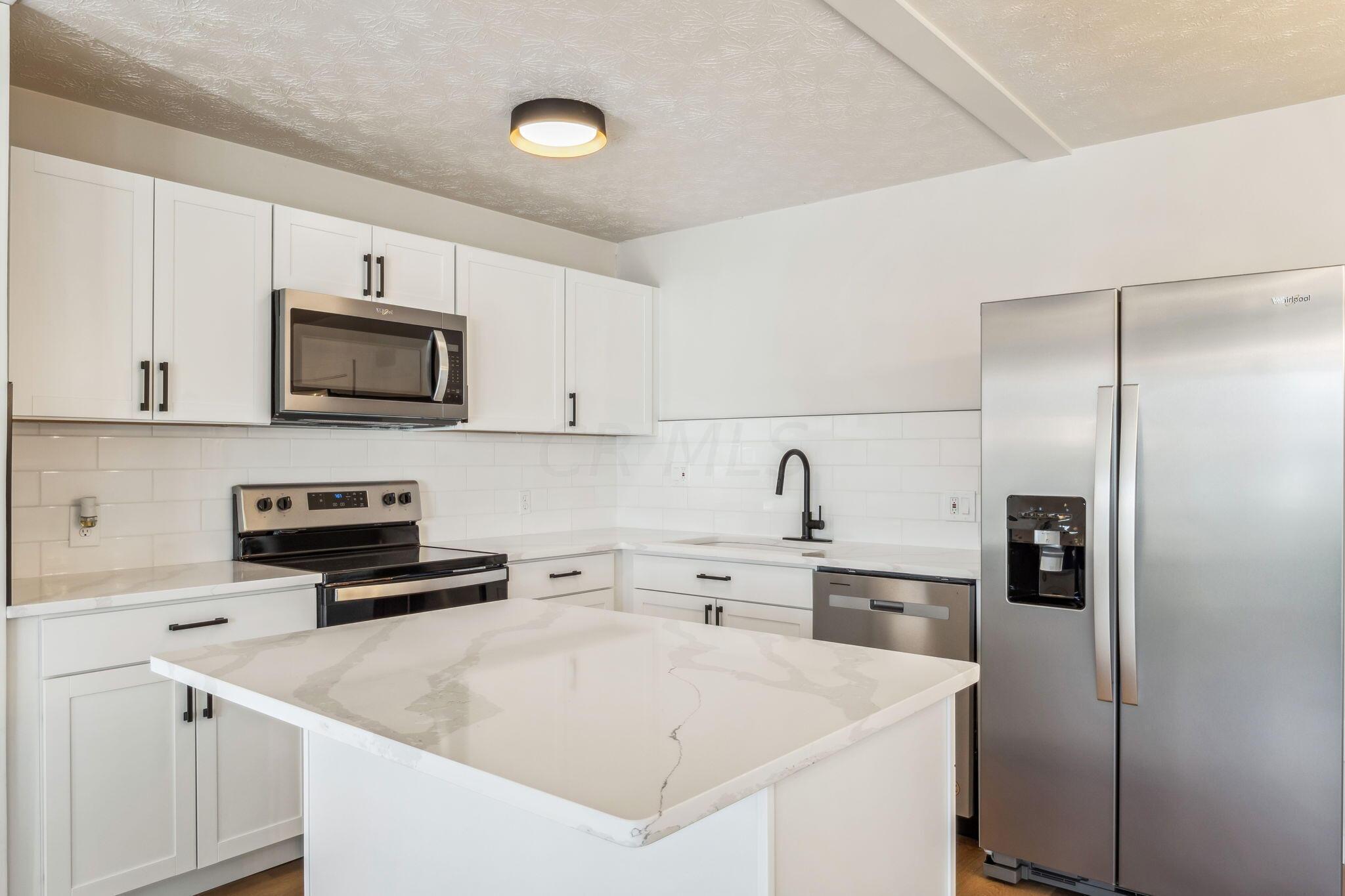 3275 Dunloe Road Columbus, OH 43232 - Photo 4 of 20 CREATE in this state of the art kitchen!