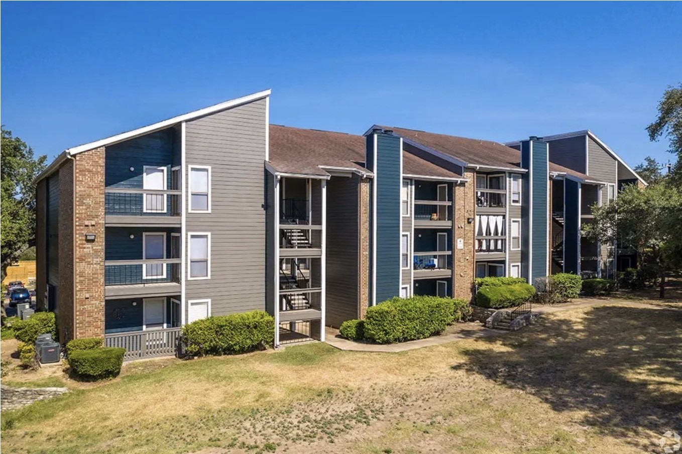 2170 Thousand Oaks Drive, Unit 536T San Antonio, TX 78232 - Photo 29 of 36 a view of a brick building next to a yard