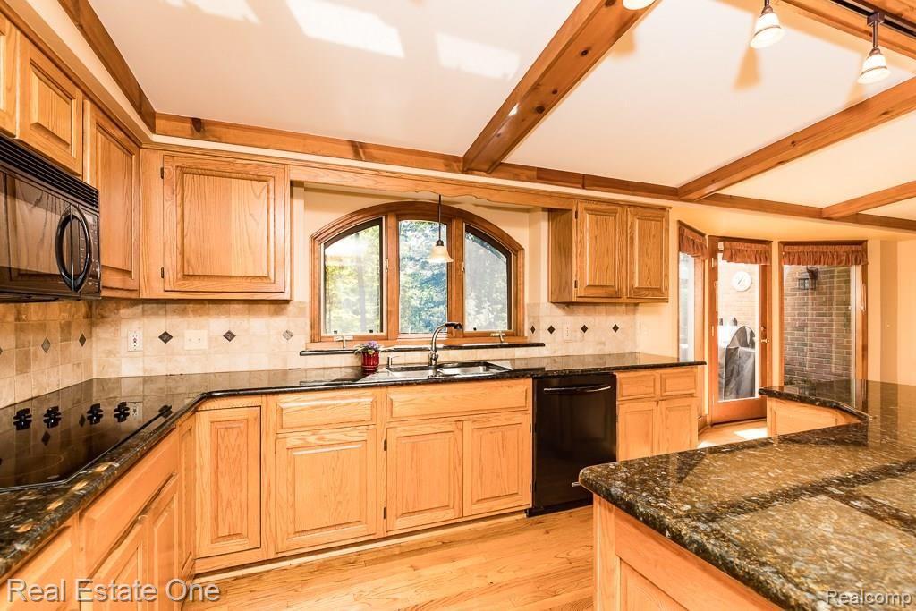 3656 Edinborough Drive Rochester, MI 48306 - Photo 16 of 30